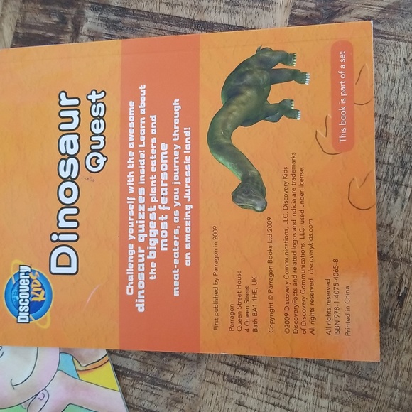 📚 Two Dinosaur Paperback Books French & English 📚 - Picture 3 of 8